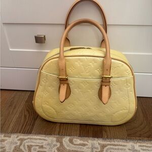 Louis Vuitton Vernis Summit butter yellow monogram bag